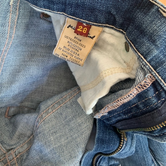 Y2K Light-Wash Flared Jeans: 7 For All Mankind - Picture 8 of 16